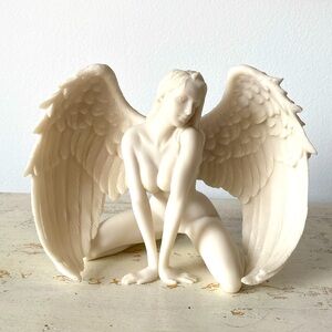 Angel figurine